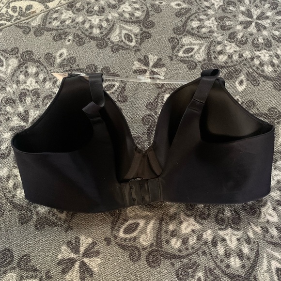 Black Vanity Fair 40C Bra Tags removed Tried On never worn. - Picture 2 of 3